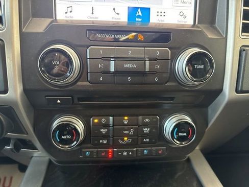 Used 2018 Ford F150 Platinum w/ Equipment Group 701A Luxury image 26