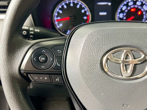 Used 2019 Toyota RAV4 LE FWD image 18