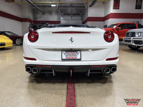 Used 2016 Ferrari California T image 4