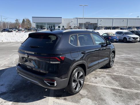 New 2026 Volkswagen Taos SE image 4