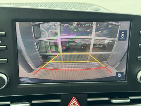Used 2023 Hyundai Elantra SEL FWD image 4