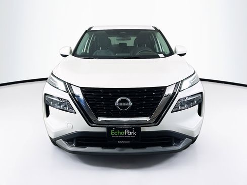 Used 2023 Nissan Rogue SV image 2