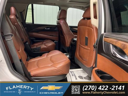 Used 2020 Cadillac Escalade Luxury AWD/4WD image 13
