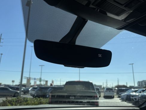 Used 2020 Volkswagen Atlas Cross Sport SE image 24