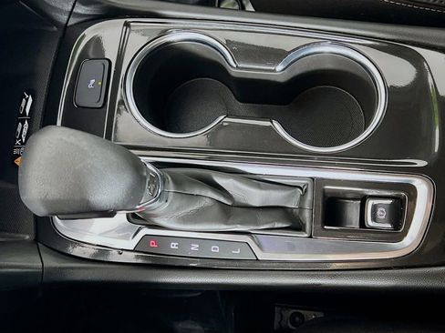 Used 2022 Chevrolet Equinox Premier image 16