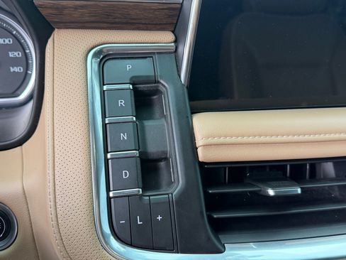 Used 2021 Chevrolet Tahoe Premier RWD image 10