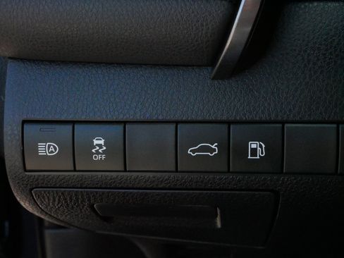 Used 2018 Toyota Camry LE image 26