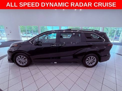 Used 2024 Toyota Sienna XLE FWD image 4