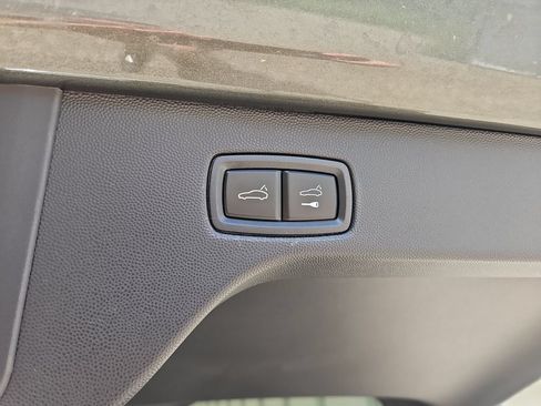 Certified 2025 Porsche Macan 4 Electric AWD/4WD image 26