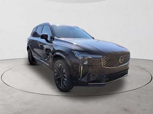 New 2026 Volvo XC90 B5 Plus w/ Protection Package Premier AWD/4WD image 4