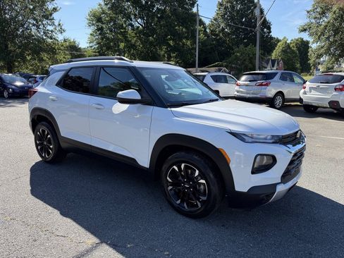 Used 2021 Chevrolet TrailBlazer LT w/ Premium Seating Package FWD image 4