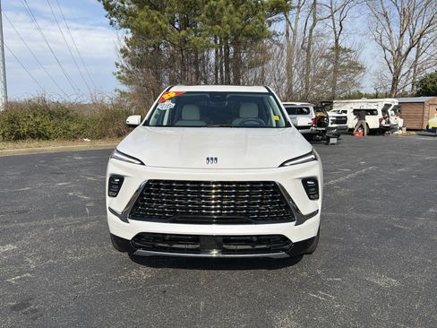 Used 2025 Buick Enclave Avenir w/ Super Cruise Package image 2