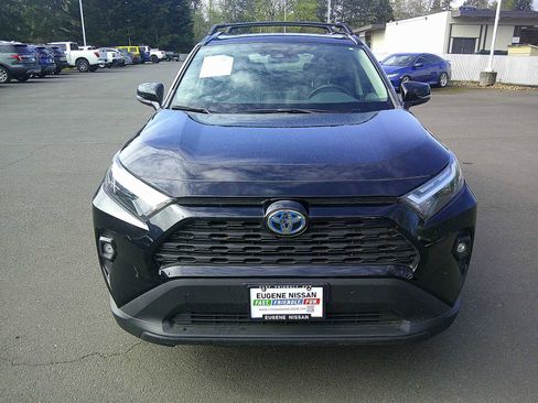 Used 2022 Toyota RAV4 XLE Premium image 8