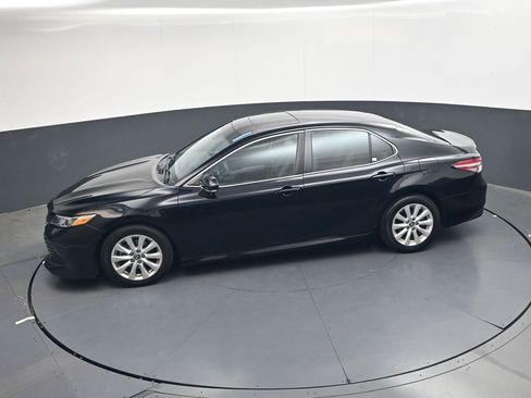 Used 2018 Toyota Camry LE w/ Moonroof Package FWD image 18