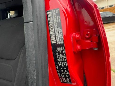 Used 2019 Jeep Renegade Latitude AWD/4WD image 17