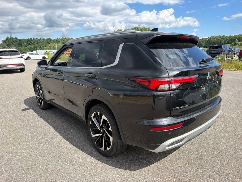 Used 2022 Mitsubishi Outlander SEL AWD/4WD image 2