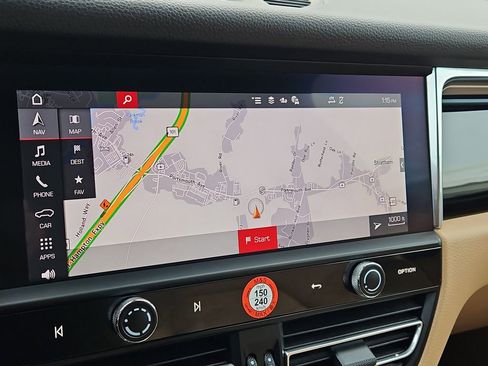 Certified 2025 Porsche Macan image 18