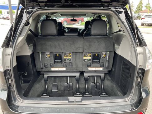 Used 2015 Toyota Sienna SE FWD image 34