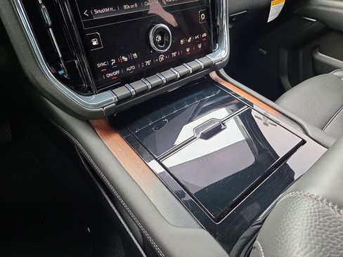 Certified 2025 GMC Yukon Denali image 25