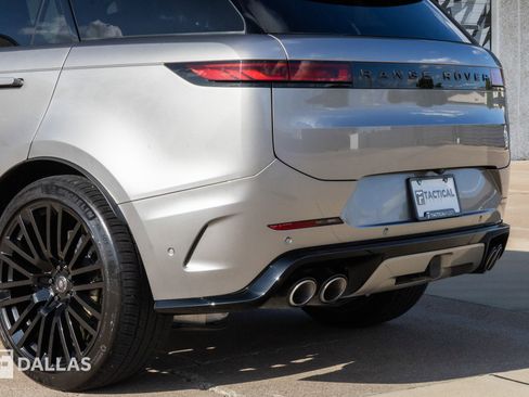 Used 2024 Land Rover Range Rover Sport image 12