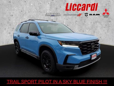 Used 2024 Honda Pilot TrailSport image 1