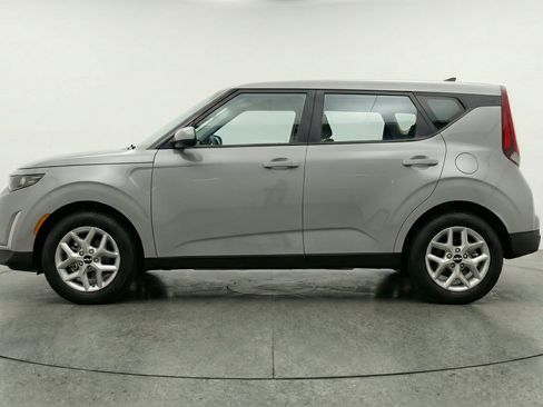 Used 2025 Kia Soul LX w/ LX Technology Package FWD image 5