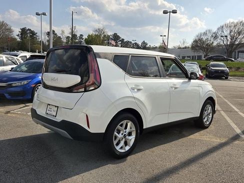Used 2025 Kia Soul LX image 5