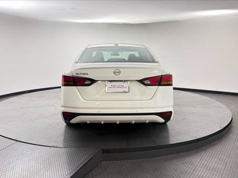 Used 2025 Nissan Altima 2.5 SV FWD image 7