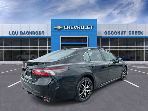 Used 2023 Toyota Camry SE image 8