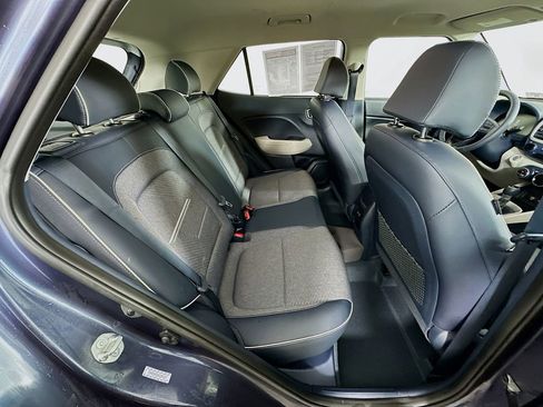 Used 2024 Hyundai Venue Limited image 35