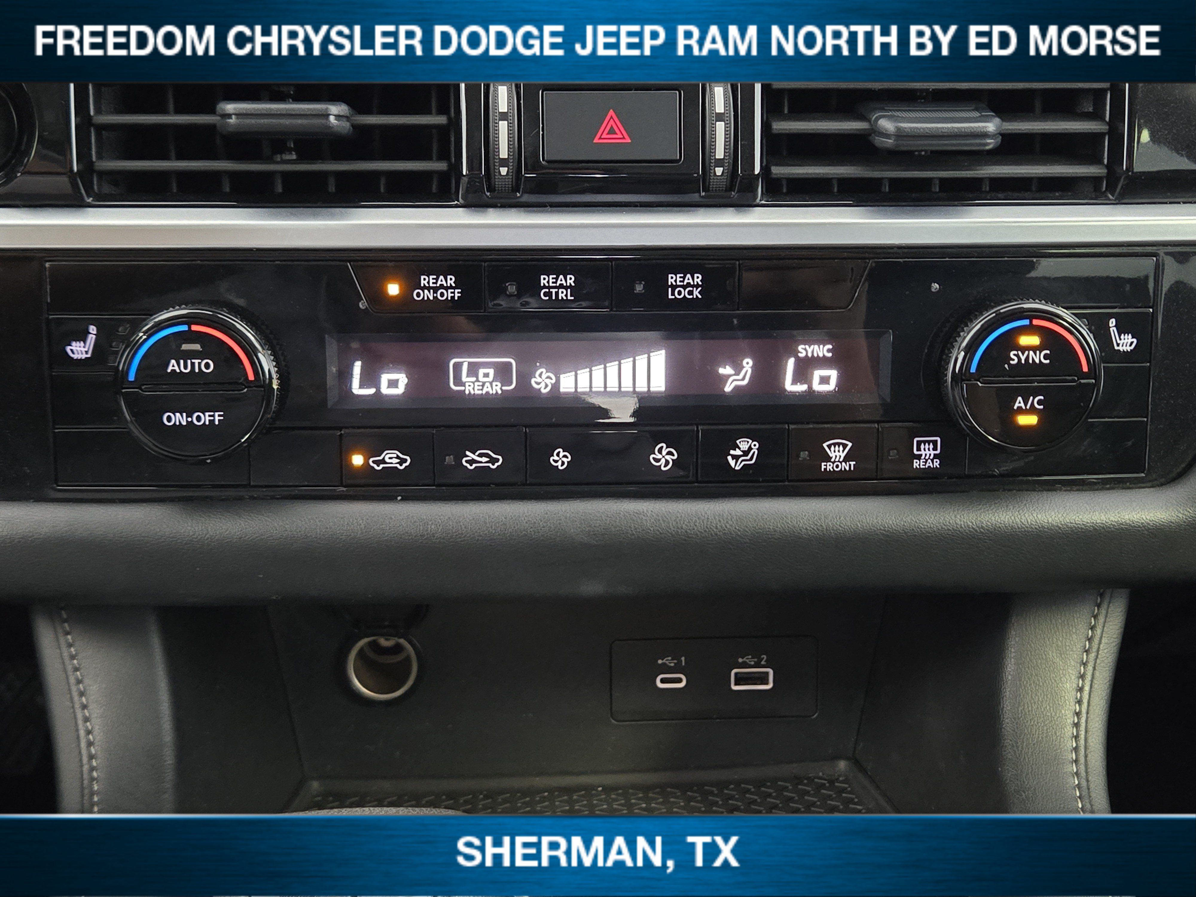 Used 2025 Nissan Pathfinder SV FWD image 13