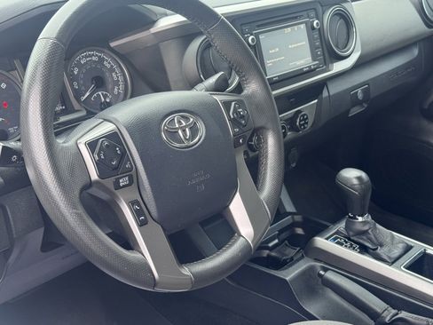 Used 2017 Toyota Tacoma SR5 image 12