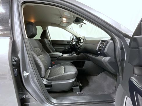 Used 2024 Nissan Pathfinder SV w/ Black Appearance Package AWD/4WD image 16