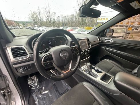 Used 2019 Jeep Grand Cherokee Altitude AWD/4WD image 11