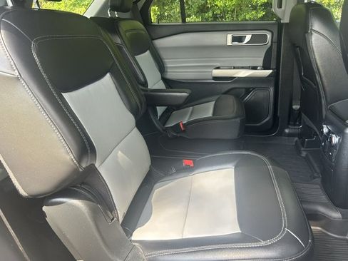 Used 2023 Ford Explorer XLT w/ Equipment Group 202A RWD image 11