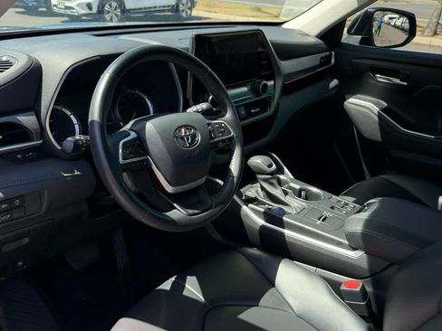 Used 2023 Toyota Highlander XLE FWD image 10