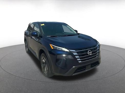 Used 2026 Nissan Rogue SV AWD/4WD image 3