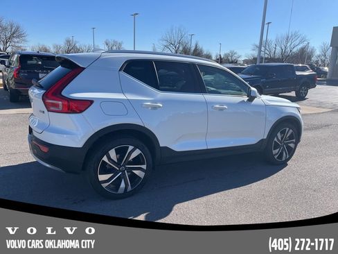 Certified 2023 Volvo XC40 B5 Plus w/ Climate Package image 5