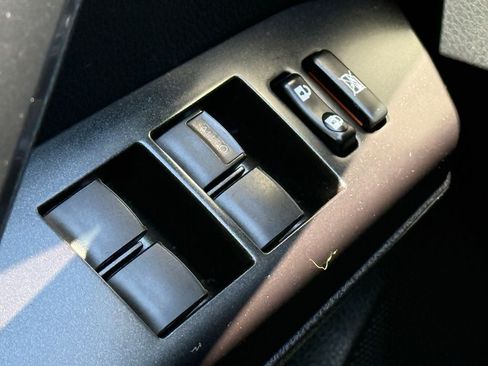 Used 2017 Toyota RAV4 XLE FWD image 17