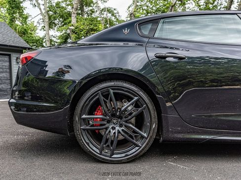 Used 2022 Maserati Quattroporte Trofeo RWD image 10