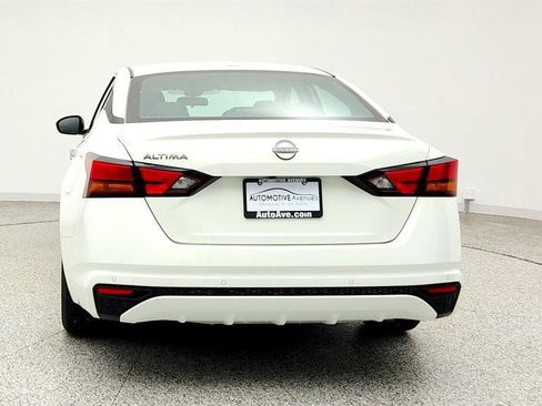 Used 2025 Nissan Altima 2.5 SV FWD image 6