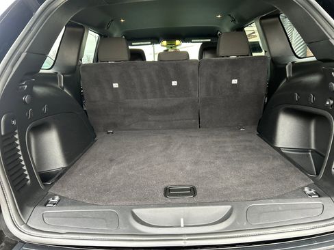 Used 2021 Jeep Grand Cherokee Laredo image 5