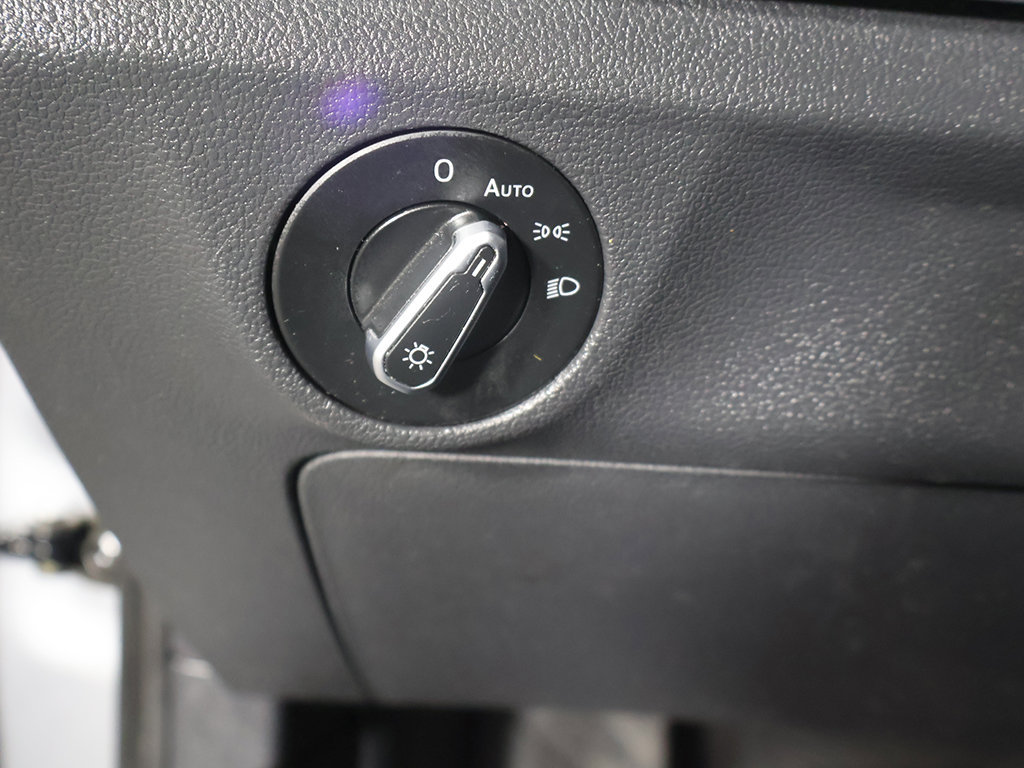 Used 2025 Volkswagen Jetta SE FWD image 30