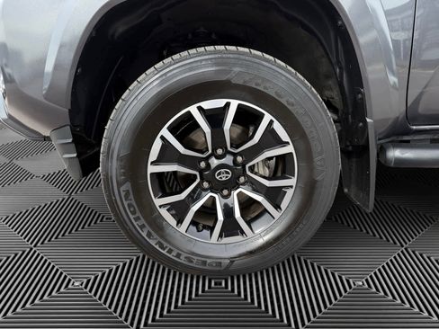 Used 2022 Toyota Tacoma TRD Sport image 9