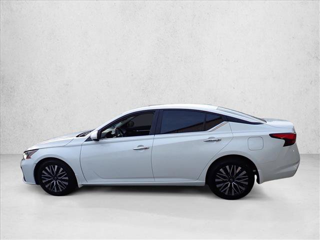 Used 2023 Nissan Altima 2.5 SV FWD image 2