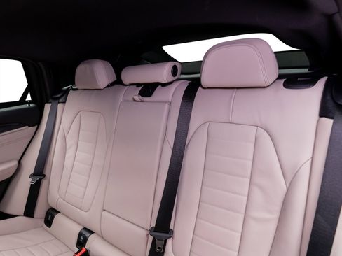 Used 2024 BMW X4 xDrive30i w/ Premium Package image 34