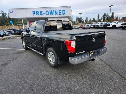 Used 2017 Nissan Titan SV image 7