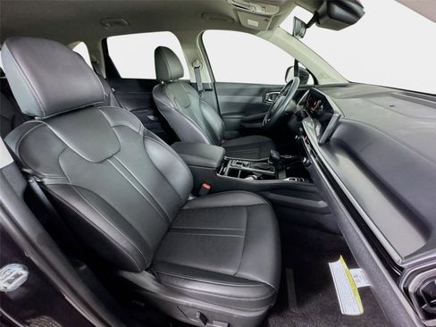 Certified 2025 Kia Sorento EX FWD image 29