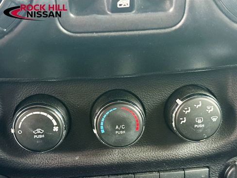 Used 2017 Jeep Wrangler Unlimited Sahara image 13