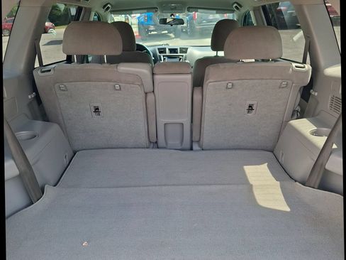 Used 2013 Toyota Highlander FWD w/ Cold Weather Pkg image 12